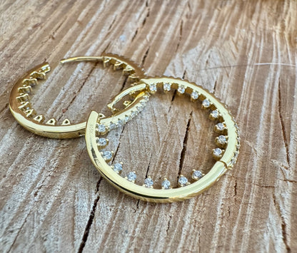 Silver Sparkling Hoop Earrings – Modern Geometric Design
