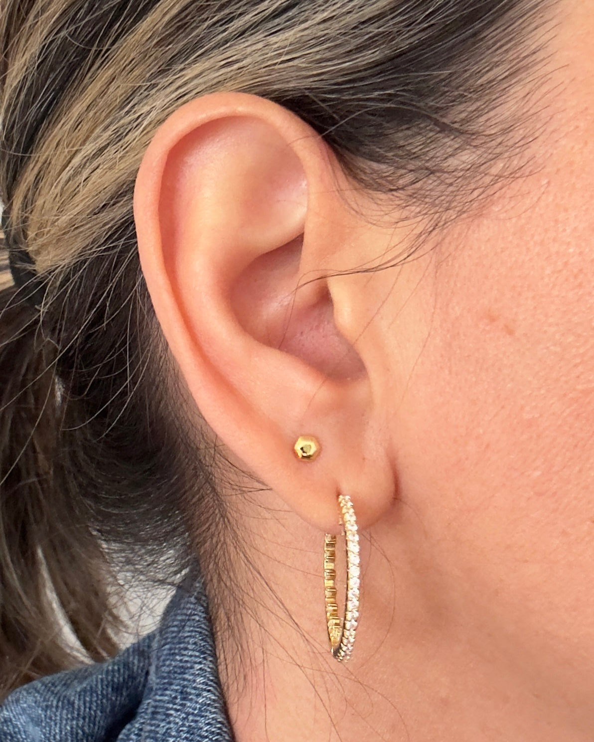 Silver Sparkling Hoop Earrings – Modern Geometric Design